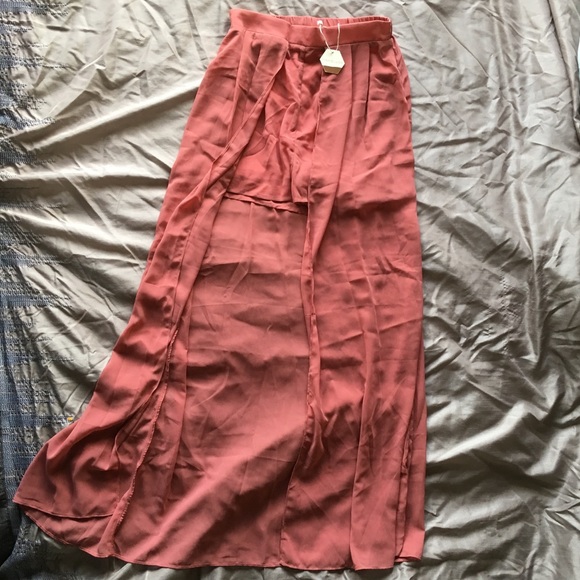 NWT - Maternity Salmon Chiffon Overlay Shorts - Picture 2 of 2